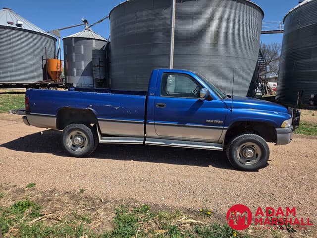 Image of Dodge Ram 2500 equipment image 2