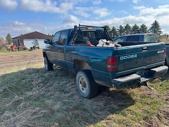 Image of Dodge Ram 2500 equipment image 2