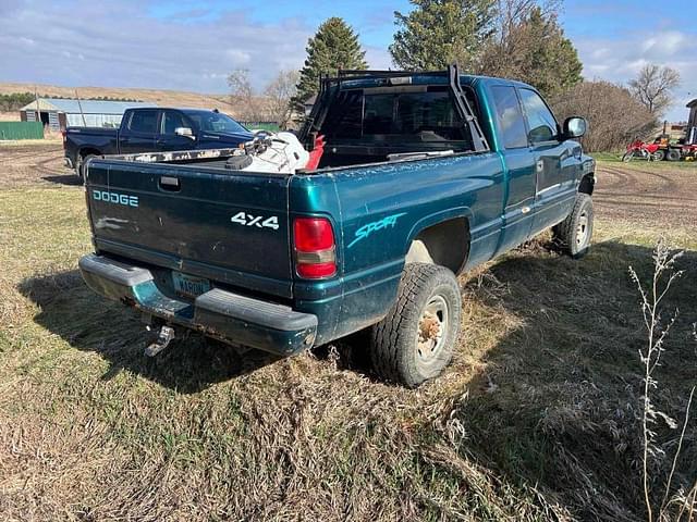 Image of Dodge Ram 2500 equipment image 4
