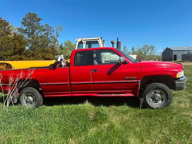 Image of Dodge Ram 2500 equipment image 2