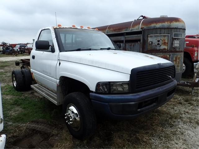 Image of Dodge Ram 3500 equipment image 2