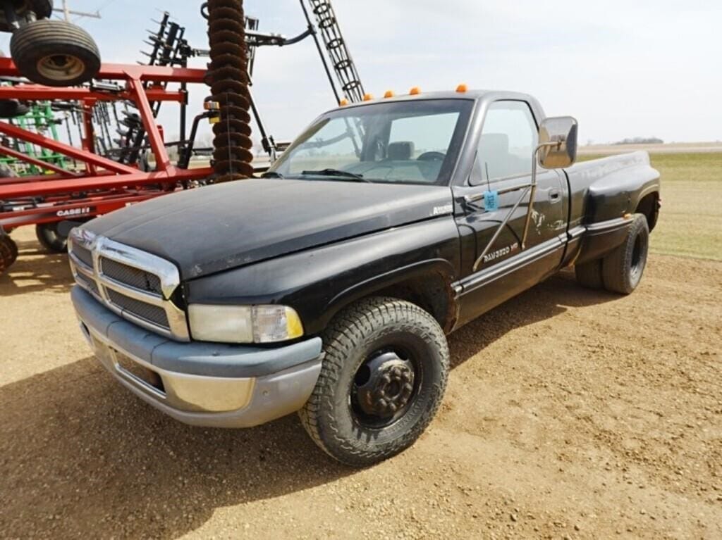 1996 Dodge Ram 3500 Equipment Image0