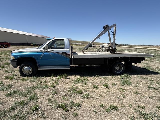 Image of Dodge Ram 3500 equipment image 2