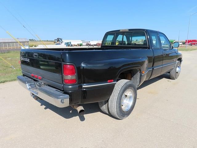 Image of Dodge Ram 3500 equipment image 4