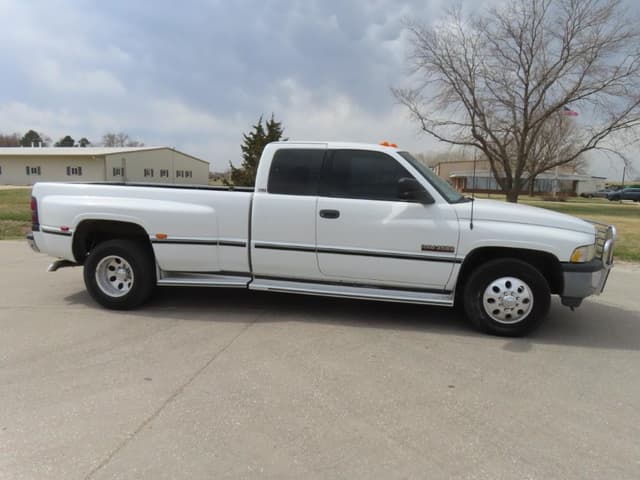 Image of Dodge Ram 3500 equipment image 4