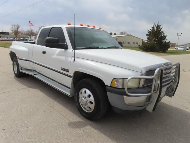 Image of Dodge Ram 3500 equipment image 3