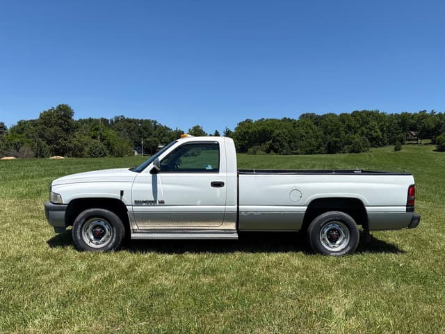 Image of Dodge Ram 1500 equipment image 1
