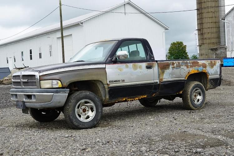 1996 Dodge Ram 1500 Equipment Image0
