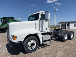 1996 Freightliner FLD120 Image