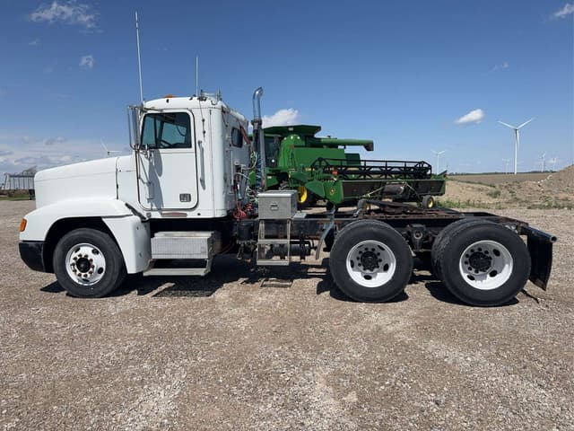 Image of Freightliner FLD120 equipment image 2