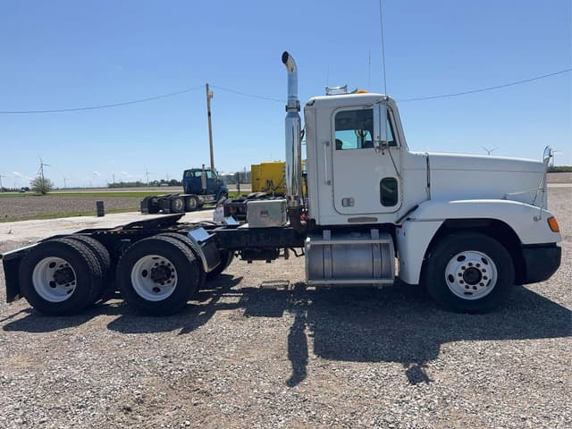 Image of Freightliner FLD120 equipment image 1