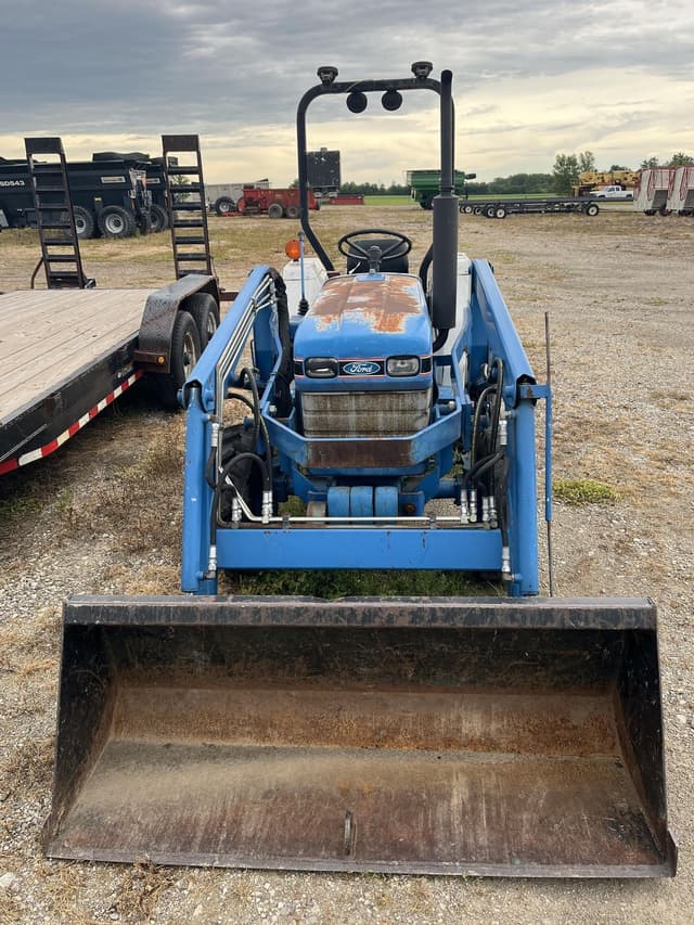 Image of Ford 1715 equipment image 1