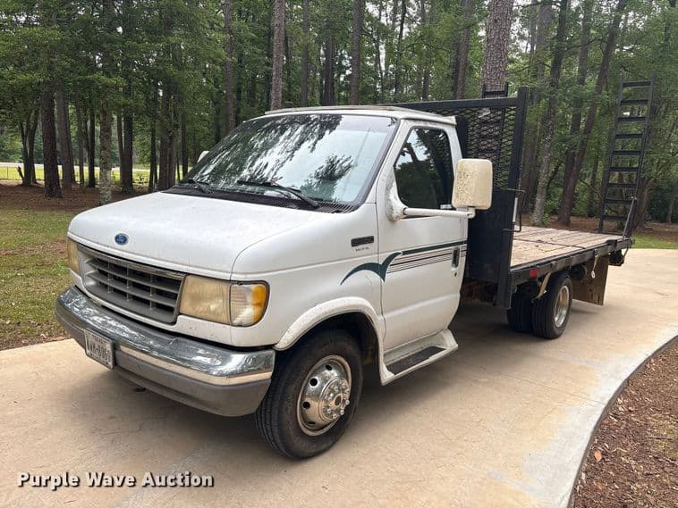 Image of Ford E-350 Primary image