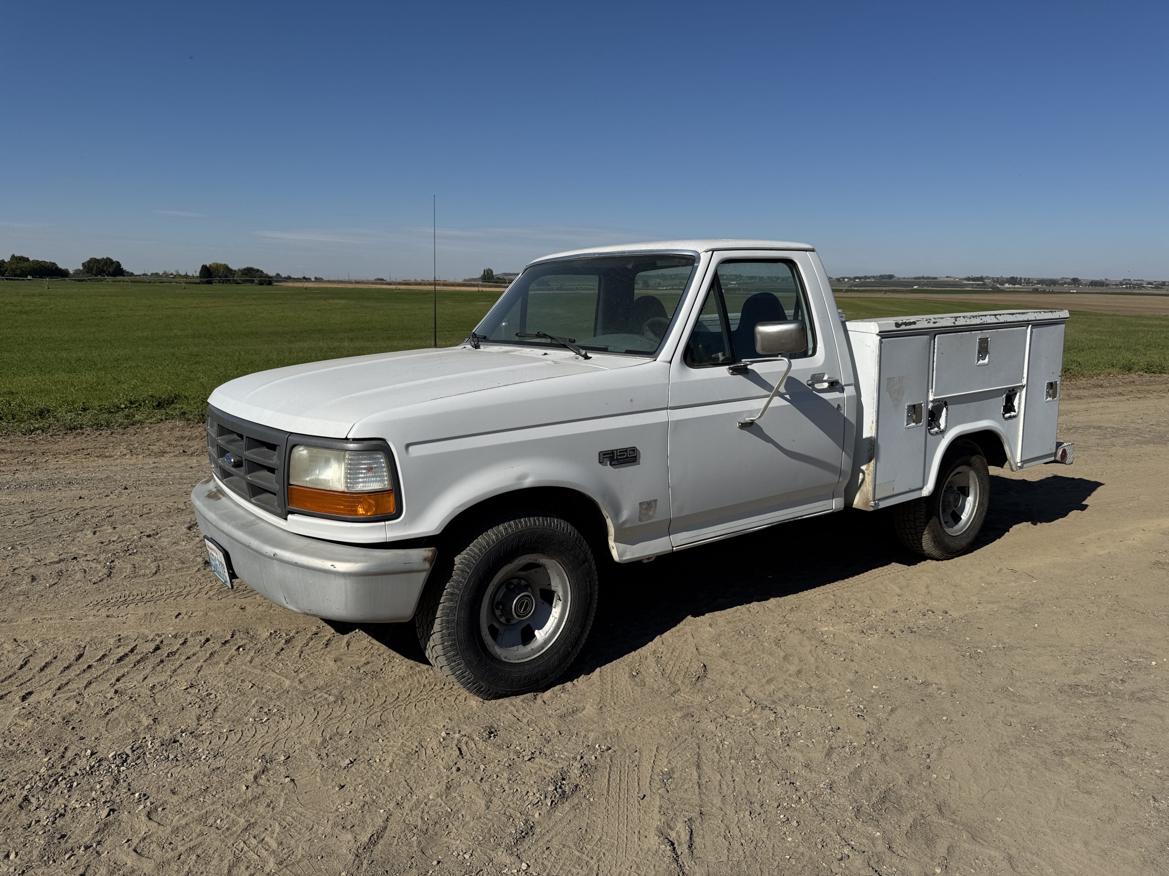 1996 Ford F-150 Equipment Image0
