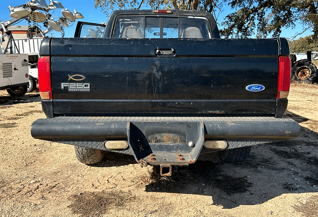 Image of Ford F-250 equipment image 2