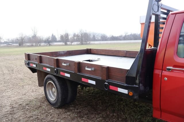 Image of Ford F-350 equipment image 4