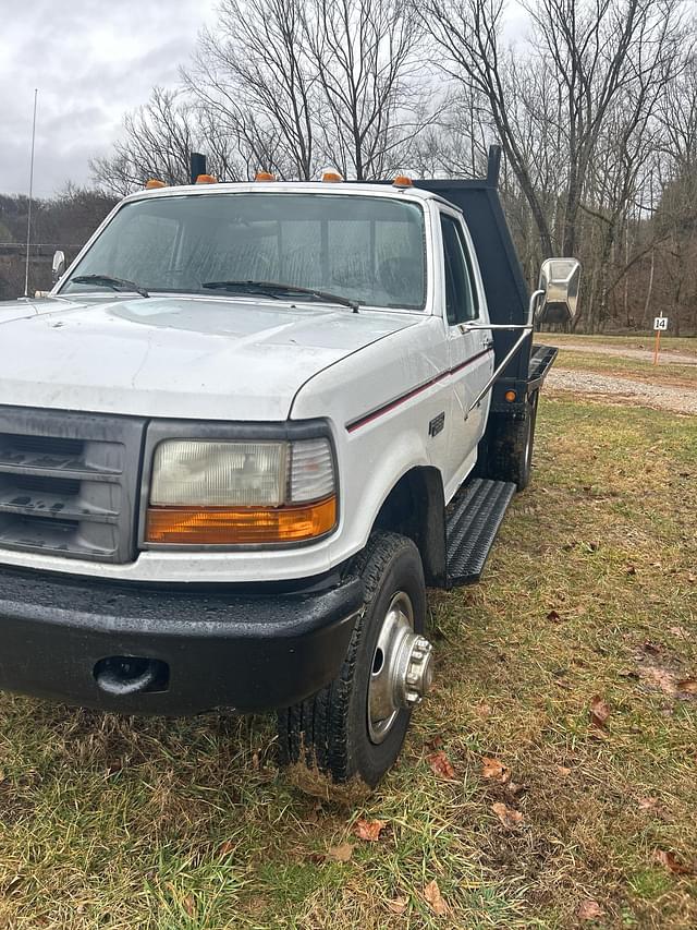 Image of Ford F-350 equipment image 1