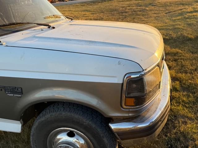 Image of Ford F-350 equipment image 3