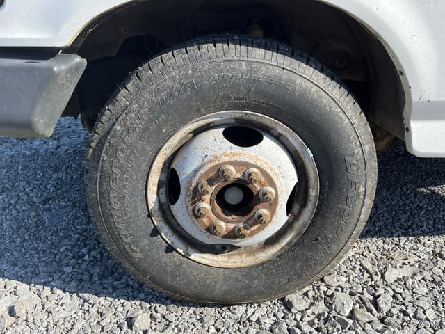 Image of Ford F-350 equipment image 4