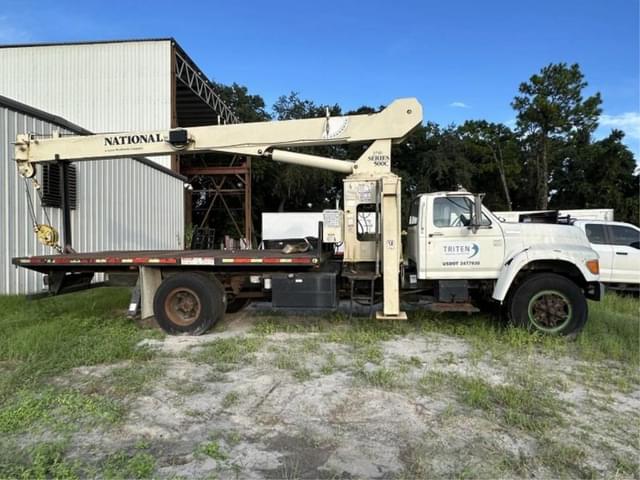 Image of Ford F-800 equipment image 3