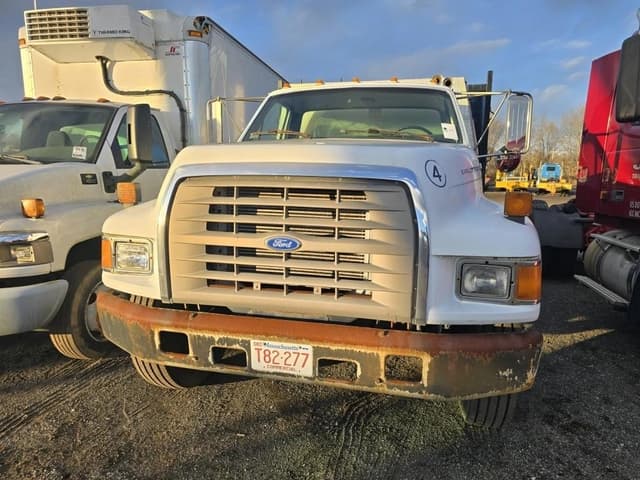 Image of Ford F-800 equipment image 1