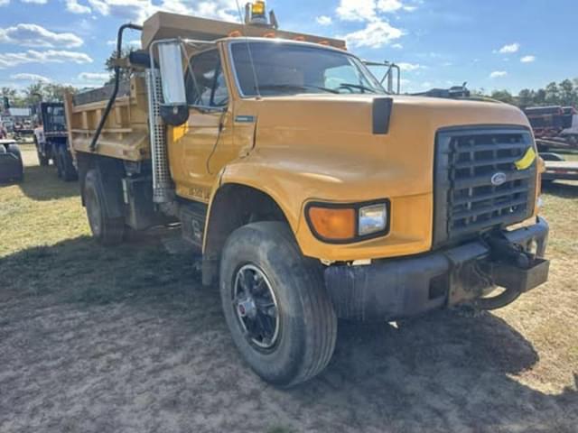Image of Ford F-800 equipment image 1