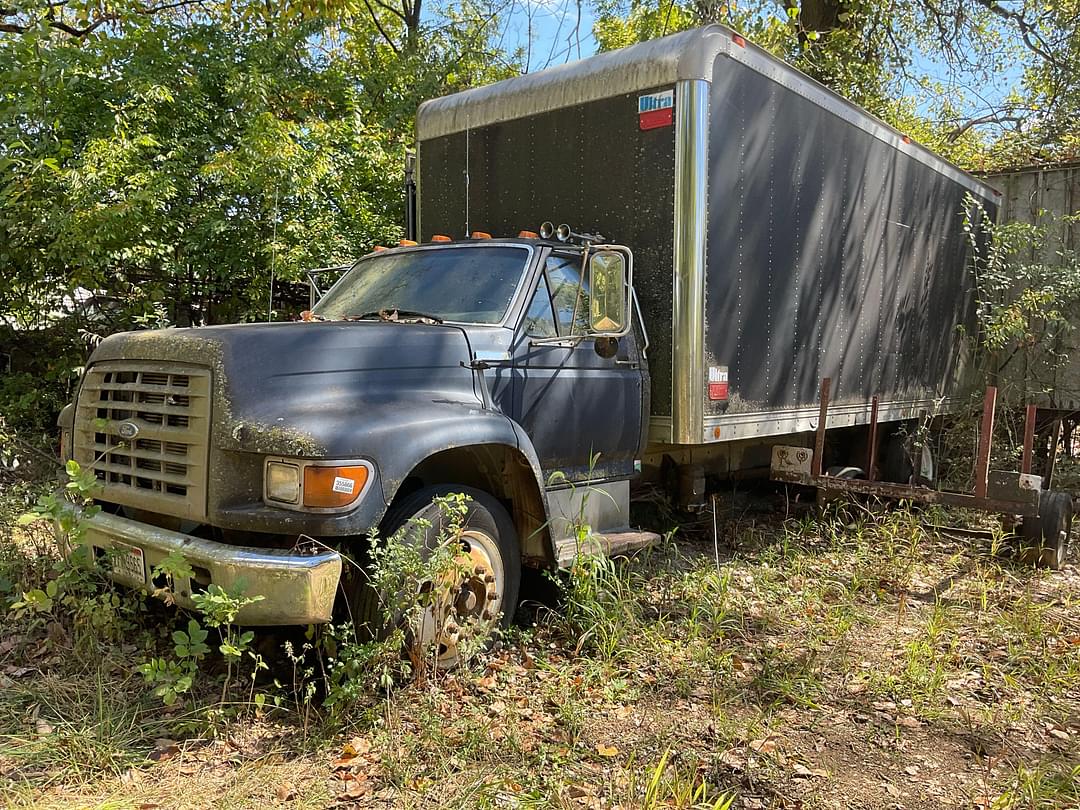 Image of Ford F-800 Primary image