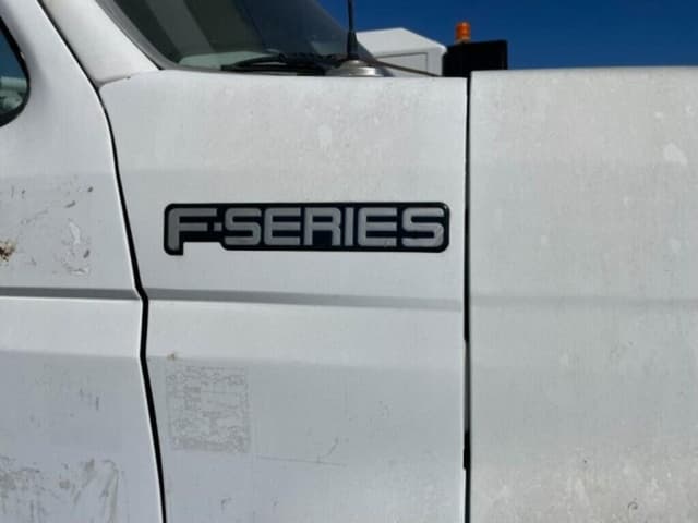 Image of Ford F-800 equipment image 3