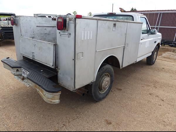 Image of Ford F-250 equipment image 2