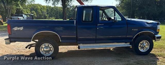 Image of Ford F-250 equipment image 3