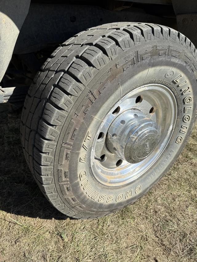 Image of Ford F-250 equipment image 3