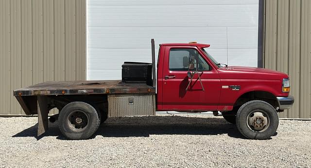 Image of Ford F-350 equipment image 2