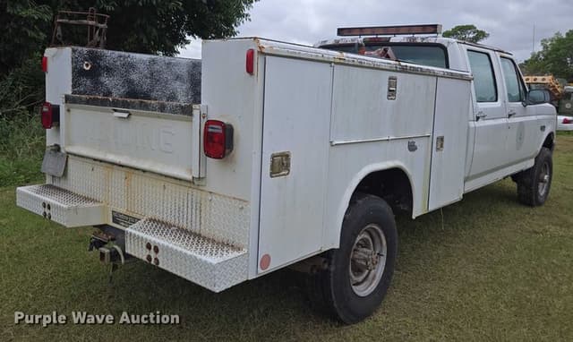 Image of Ford F-350 equipment image 4