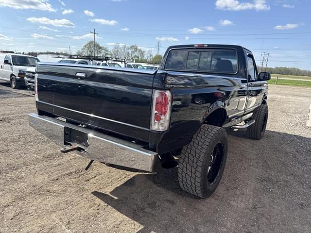 Image of Ford F-350 equipment image 2