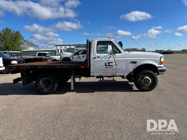 Image of Ford F-350 equipment image 3