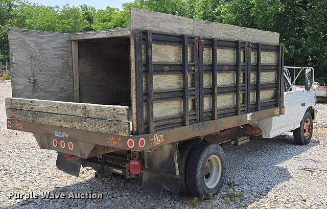 Image of Ford F-350 equipment image 4
