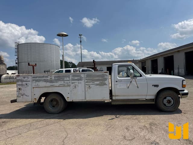 Image of Ford F-350 equipment image 3