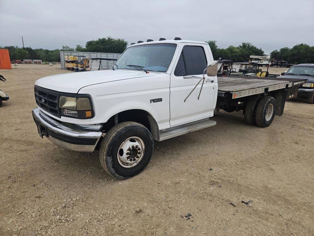 Image of Ford F-450 Primary image