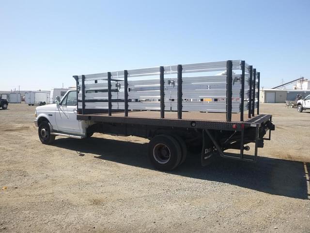 Image of Ford F-450 equipment image 4
