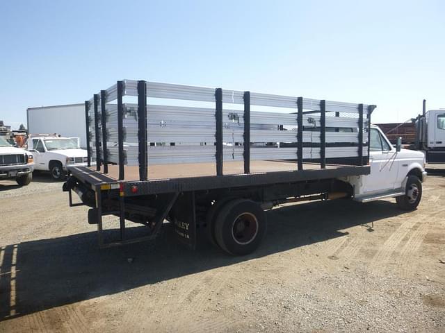 Image of Ford F-450 equipment image 3
