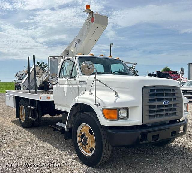 Image of Ford F700 equipment image 2