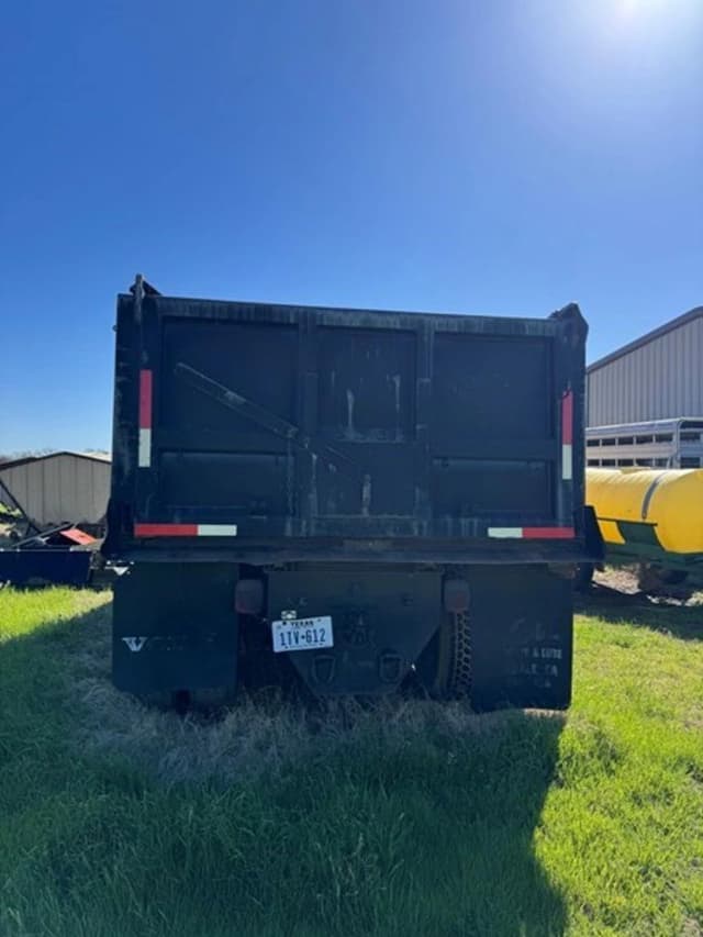 Image of Ford F-750 equipment image 1