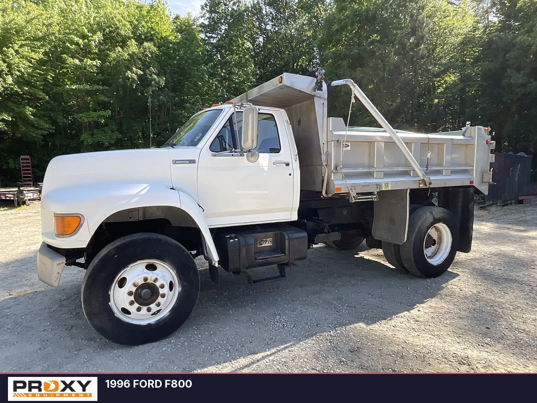 1996 Ford F-800 Equipment Image0