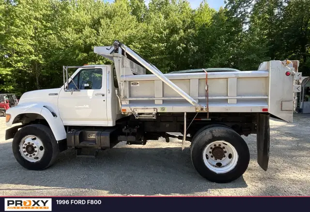 Image of Ford F-800 equipment image 1