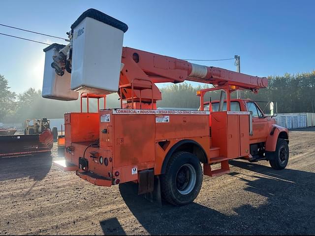 Image of Ford F-800 equipment image 4
