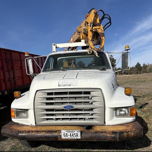 Image of Ford F-800 equipment image 3