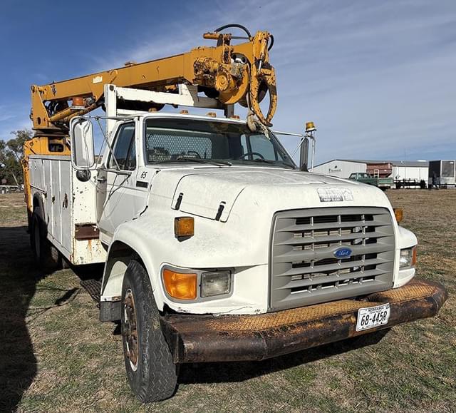 Image of Ford F-800 equipment image 2