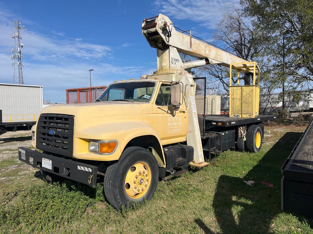 Image of Ford F-800 Primary image