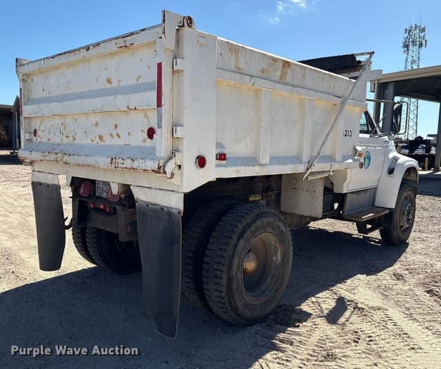 Image of Ford F-800 equipment image 4