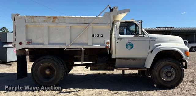 Image of Ford F-800 equipment image 3